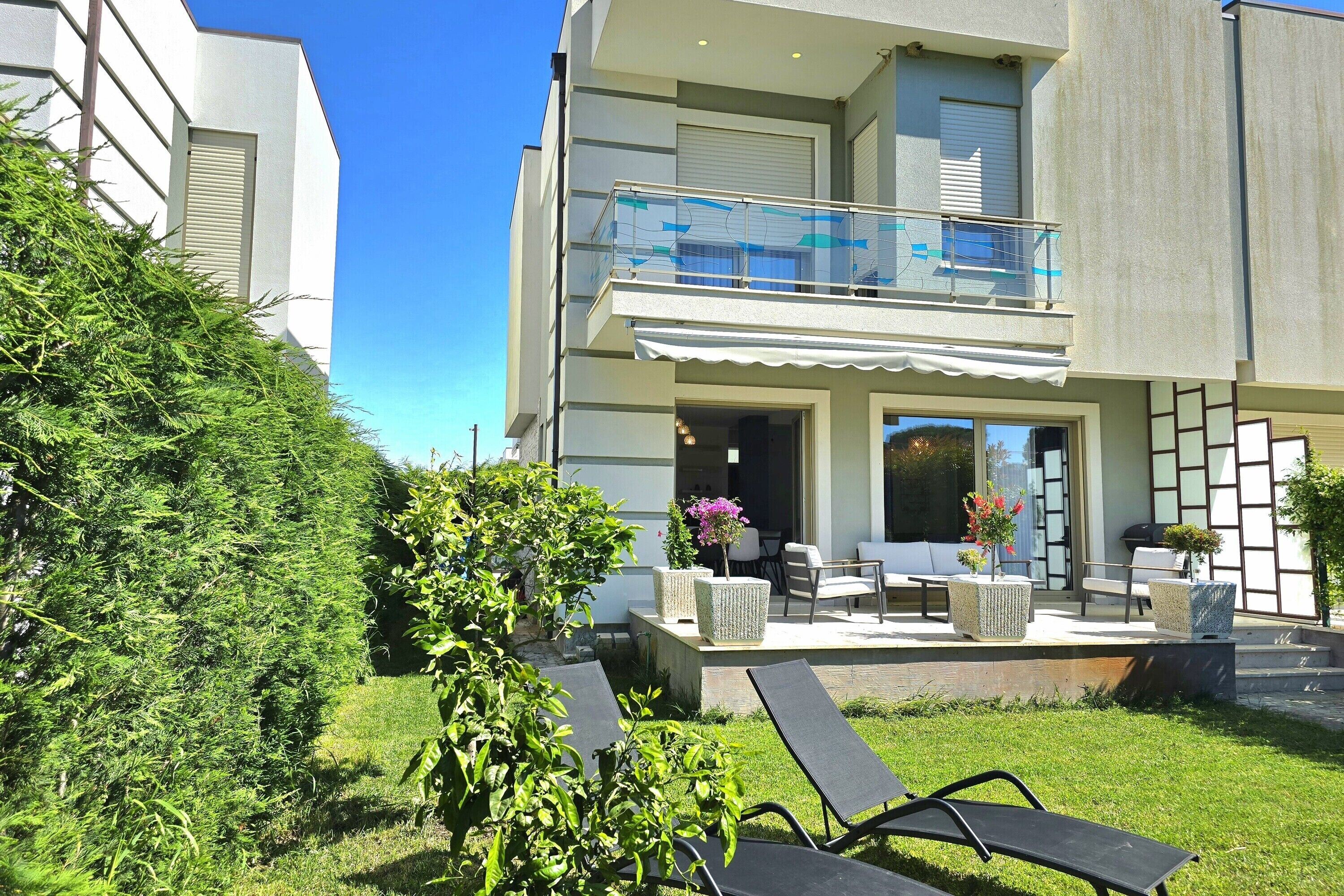 Family Villa, Multiple Bedrooms, 2 Bathrooms (Perla Holiday Homes 276) | Property entrance