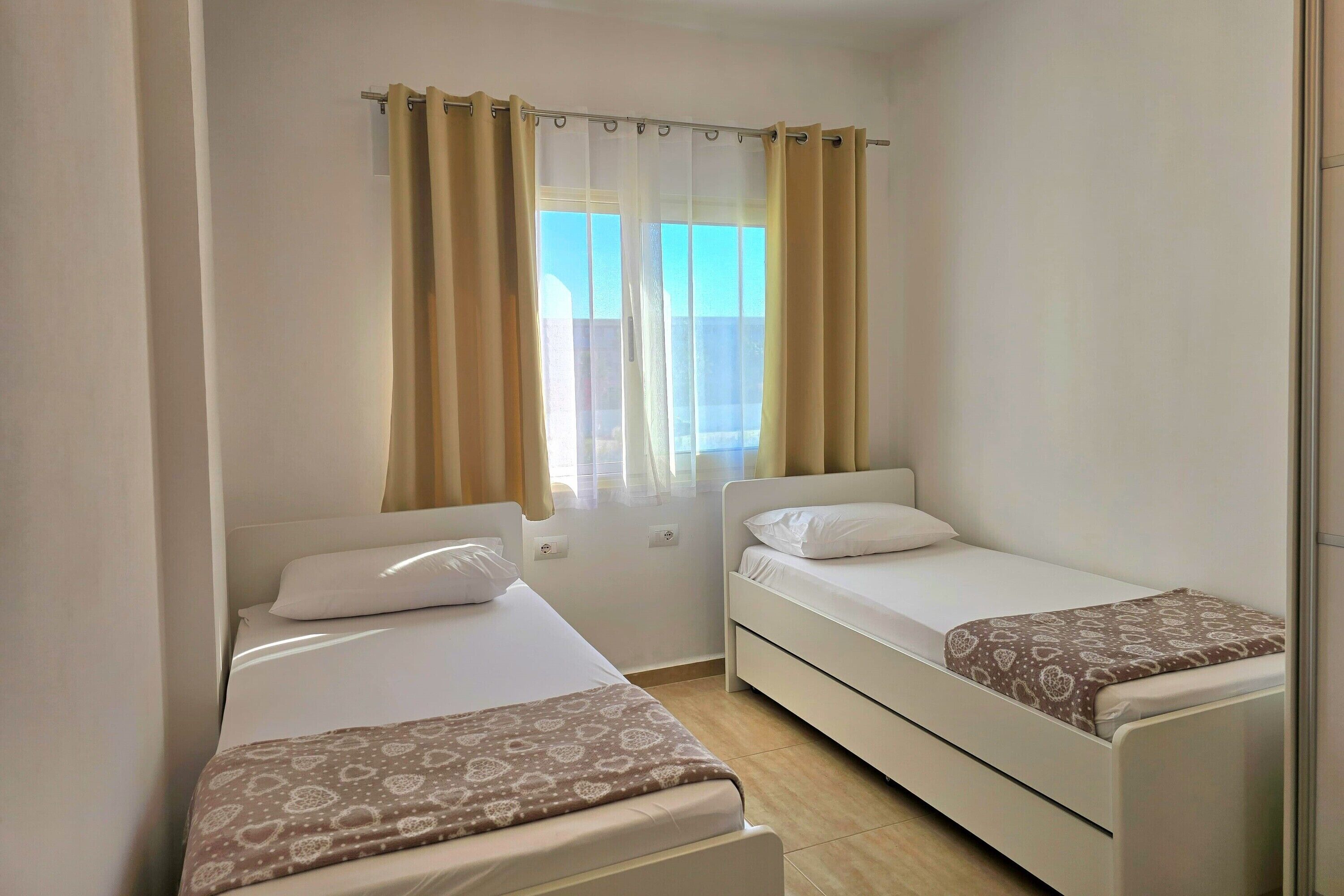 Family Apartment, Multiple Bedrooms, 2 Bathrooms (Perla Holiday Homes 143)