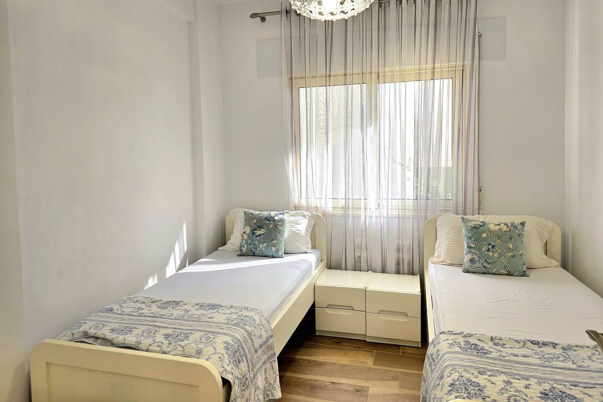 Family Apartment, Multiple Bedrooms, 2 Bathrooms (Perla Holiday Homes 147)