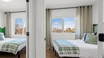 3 soveværelser, skrivebord, strygejern/strygebræt, weekendseng