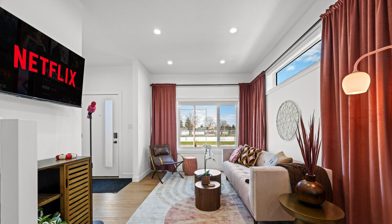 Smart-TV, bøker og kontorer