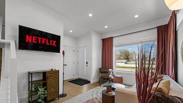 Smart-TV, Bücher, Arbeitsbereiche