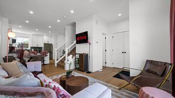 Smart-TV, Bücher, Arbeitsbereiche