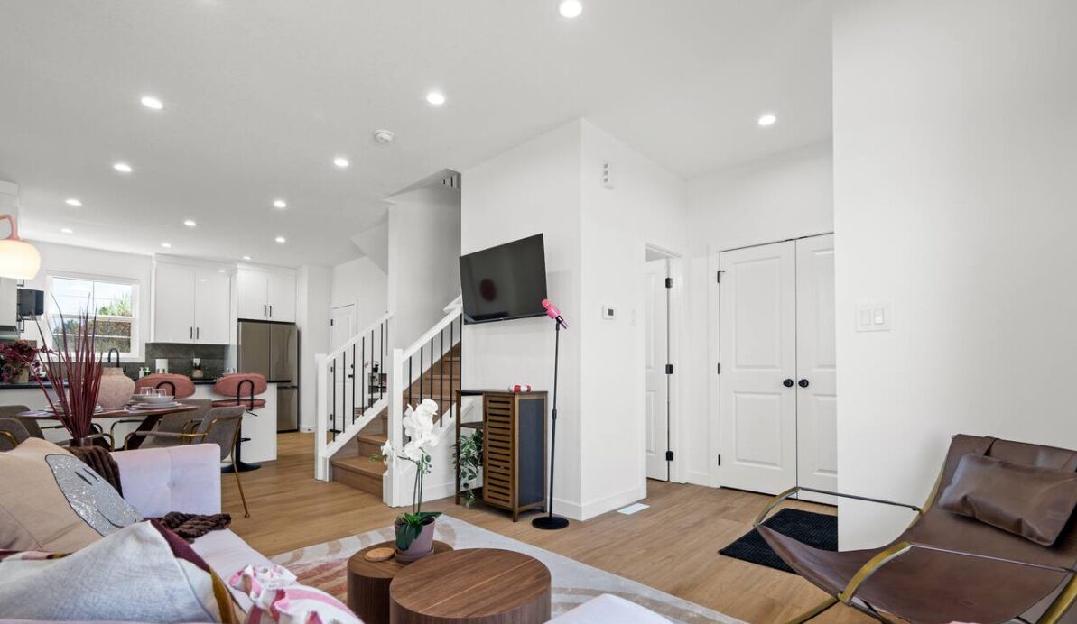 Smart-tv, bøger, kontorer