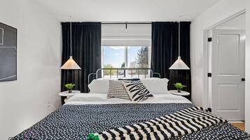 3 soveværelser, skrivebord, strygejern/strygebræt, weekendseng