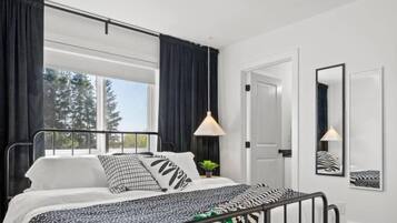 3 bedrooms, desk, iron/ironing board, travel cot