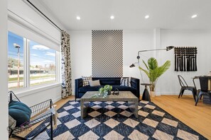 Smart TV, libri, studio