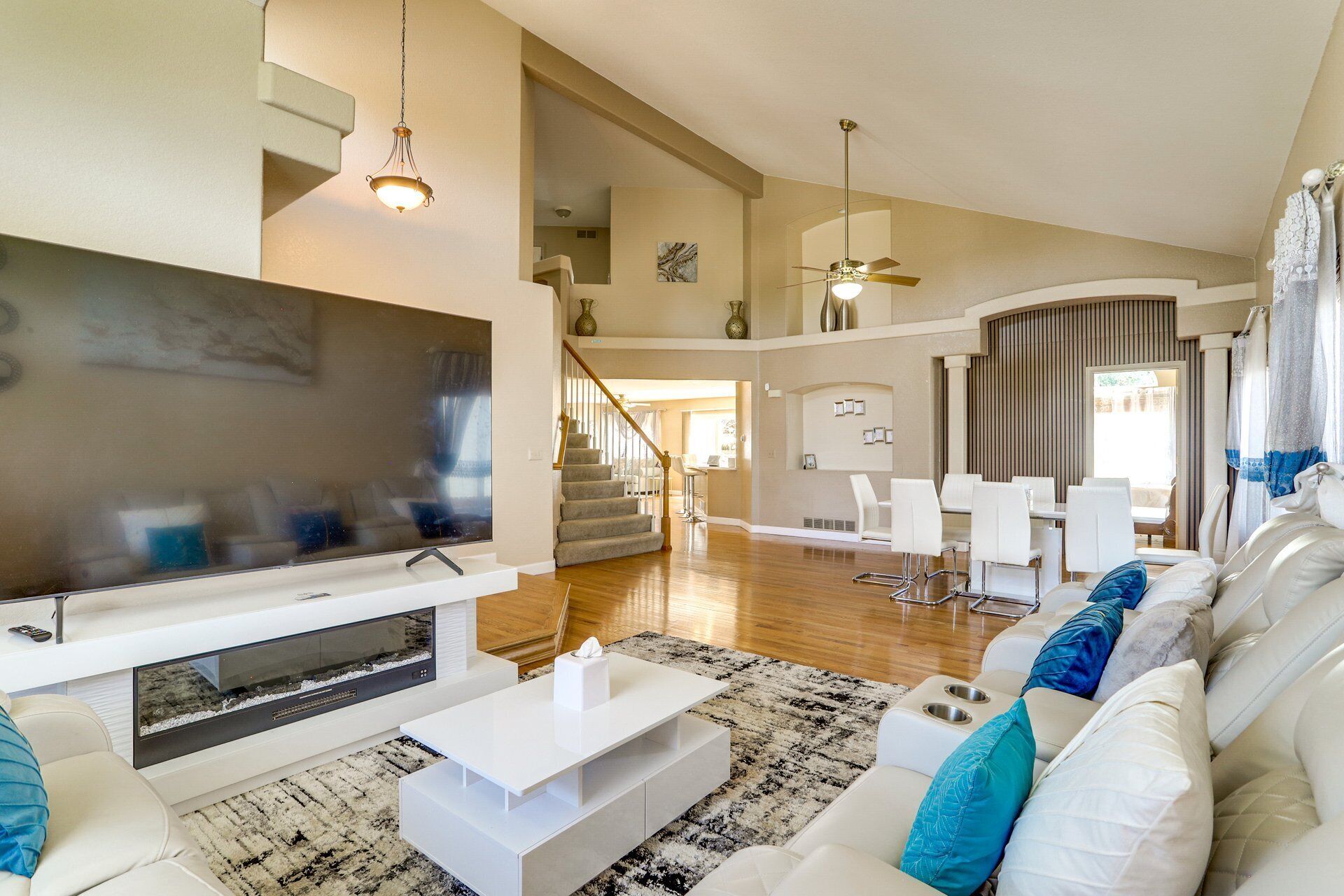 Smart TV, fireplace, books, stereo