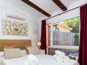 House, 2 Bedrooms, Accessible, Smoking - Private Oasis With Jacuzzi, Barbecue and Parking (Denia)