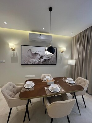 Luxury Apartment, 2 Bedrooms | Dining room - Riyadh Luxury (Riyadh)