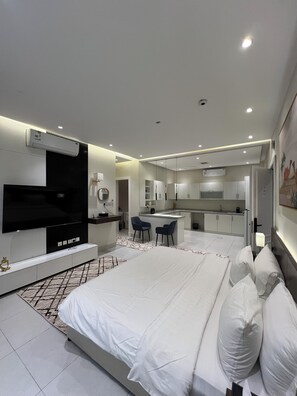 مكتب ومساحة عمل للكمبيوتر المحمول وواي فاي مجانًا