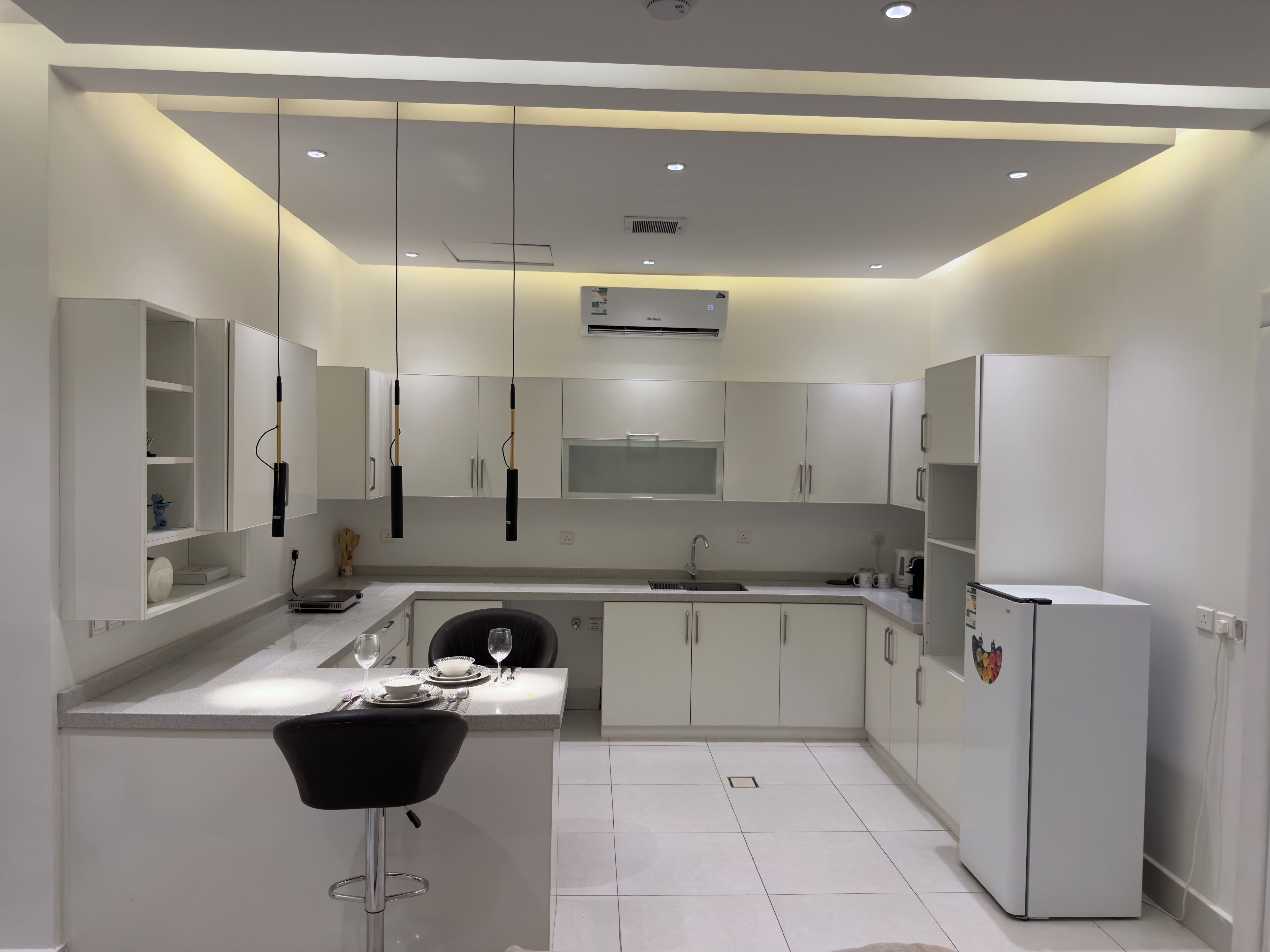 Luxury Apartment, 1 Bedroom, Kitchen | Private kitchen | Fridge, microwave, cookware/dishes/utensils