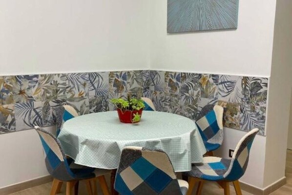 Dining - Greta family house: Victory (Roma)