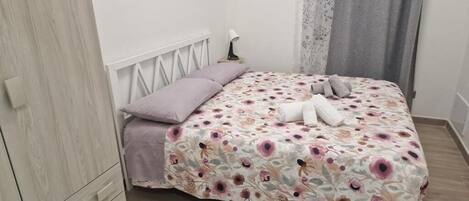 2 chambres, fer et planche Ă repasser, Wi-Fi gratuit, draps fournis