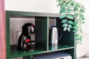 Monolocale Deluxe | Cucina privata | Macchina per caffè espresso, macchina per tè/caffè, bollitore elettrico