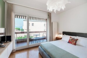 Deluxe Studio | Living area | 32-inch flat-screen TV with digital channels