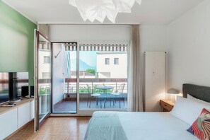 豪華開放式客房 | 客廳 | 32 吋平面電視連數碼電視頻道