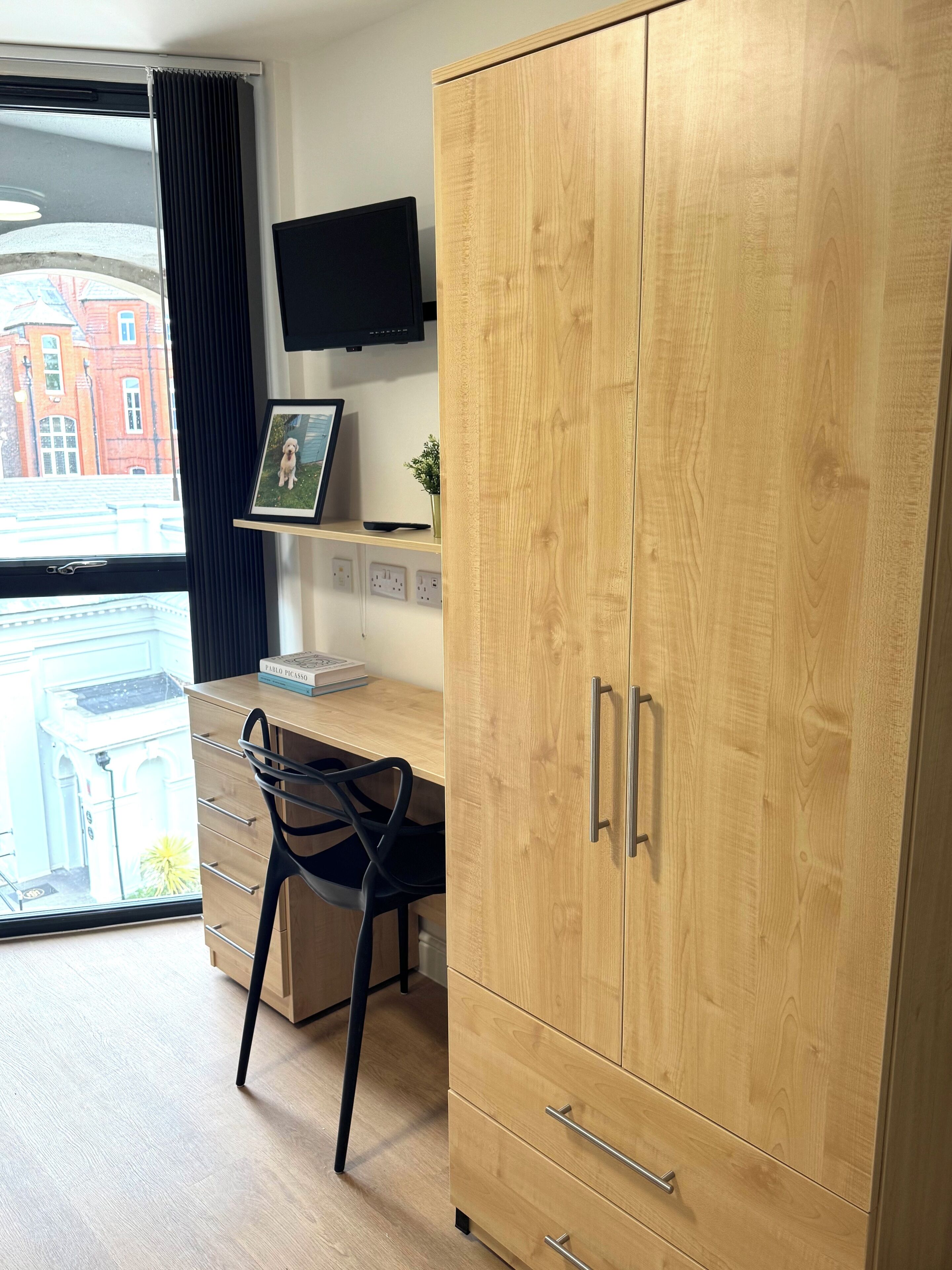 Single Room | Desk, laptop workspace, free WiFi