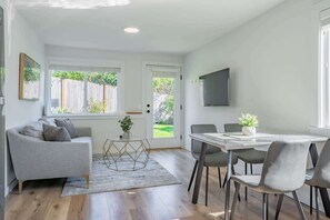 Dining - Cozy Pet friendly Downstairs Retreat in Seattle (Seattle)