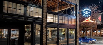Cozy Pet friendly Downstairs Retreat in Seattle