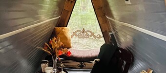 Charming AFrame Tiny home sleep capsule bungalow with AC & WiFi in Great Ocala