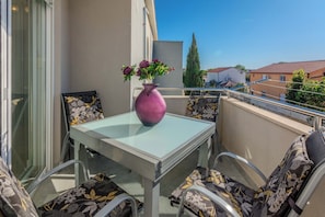 Standard Apartment, Garden View | Balcony