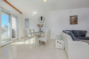 Standard Apartment, Garden View | Living area | 100-cm LCD TV with satellite channels