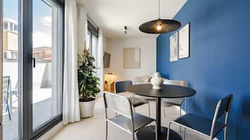 Apartment, 1 Bedroom, City View | Living area