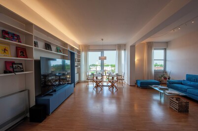 Elegant and very bright flat immersed in the green at 400 mt from Lucca walls