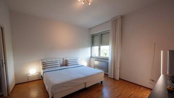 3 slaapkamers, een strijkplank/strijkijzer, wifi, beddengoed