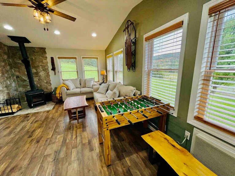 High-view Catskills Cabin - Margaretville, NY