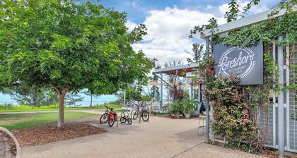 Self contained studio apartment overlooking the beautiful Nightcliff foreshore with your own private balcony.