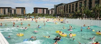 Waterfront Pearl Suite: 2 Bed Luxury Apt by Tropical BNB