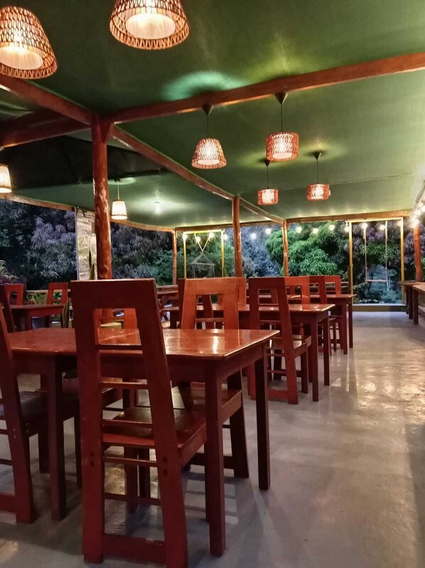 Restaurant - www.ecoterralodge.com (Santa Teresa)