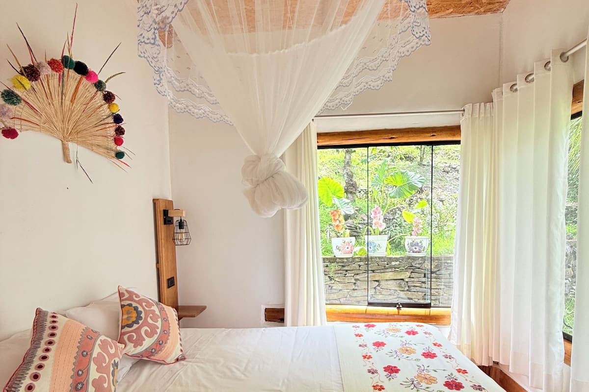 Habitación básica doble, vista al jardín | Wifi gratis