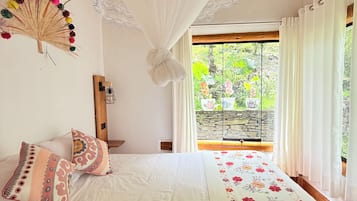 Habitación básica doble, vista al jardín | Wifi gratis