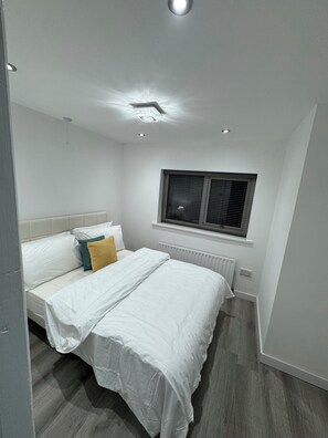 3 chambres, fer et planche à repasser, Wi-Fi, draps fournis