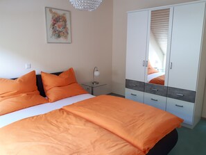 1 多间卧室、熨斗/熨衣板、免费 WiFi、床单