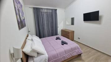 2 Schlafzimmer, BĂŒgeleisen/BĂŒgelbrett, WLAN, BettwĂ€sche