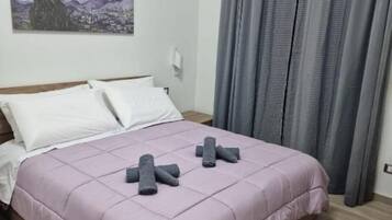 2 Schlafzimmer, BĂŒgeleisen/BĂŒgelbrett, WLAN, BettwĂ€sche