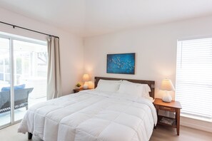 4 bedrooms, desk, iron/ironing board, travel cot