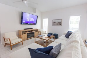Smart TV, fireplace