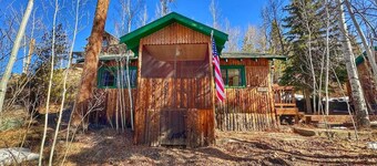 Walk to public beach and town!