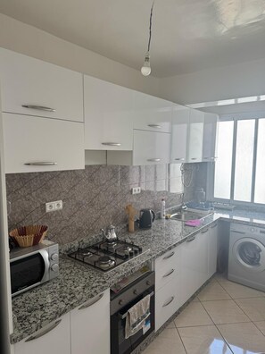 Private kitchen - Comfortable apartment (Dcheira El Jihadia)