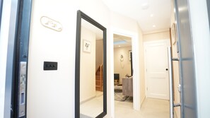 House | Interior - Charming London House - Sleeps 4 & Outdoor Space (London)