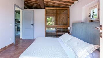 1 bedroom, iron/ironing board, internet, bed sheets