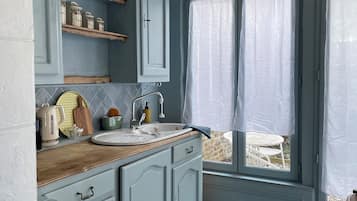 Deluxe Double Room | Private kitchen