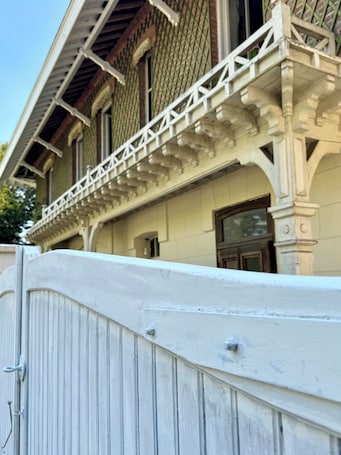 Exterior. Relais des Anges