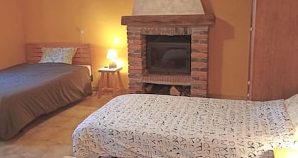 Studio overlooking courtyard and garden - GĂźte au Village 89120 DICY