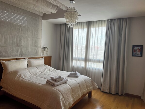 3 bedrooms, iron/ironing board, WiFi, bed sheets